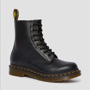 Dr. Marten 1460 black boots classic